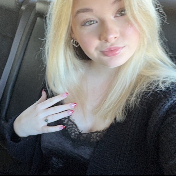 Meet your Posher, Kiley - Picture 2 of 2